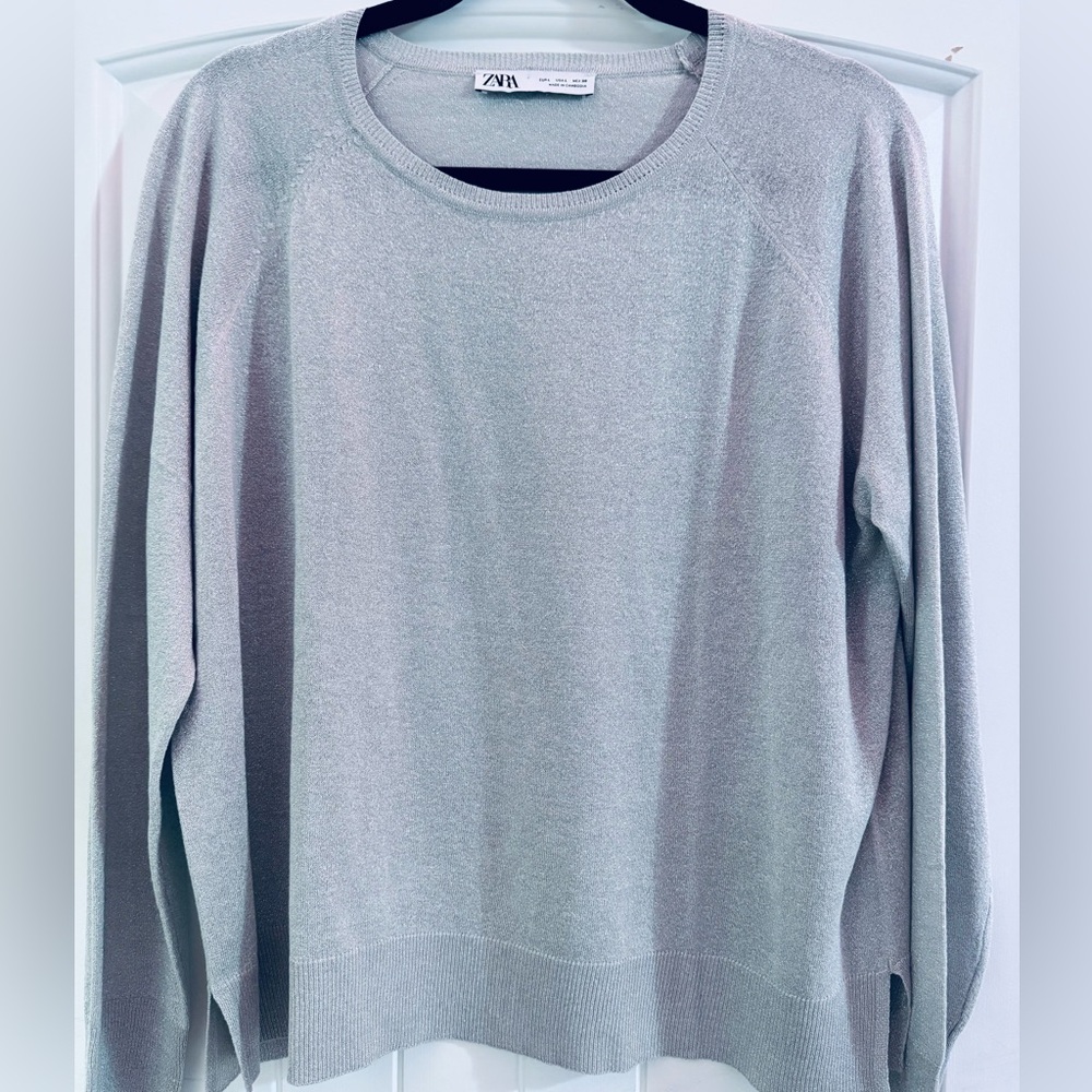 NWOT- Zara, grey metallic knit, sz Lg, excellent condition
